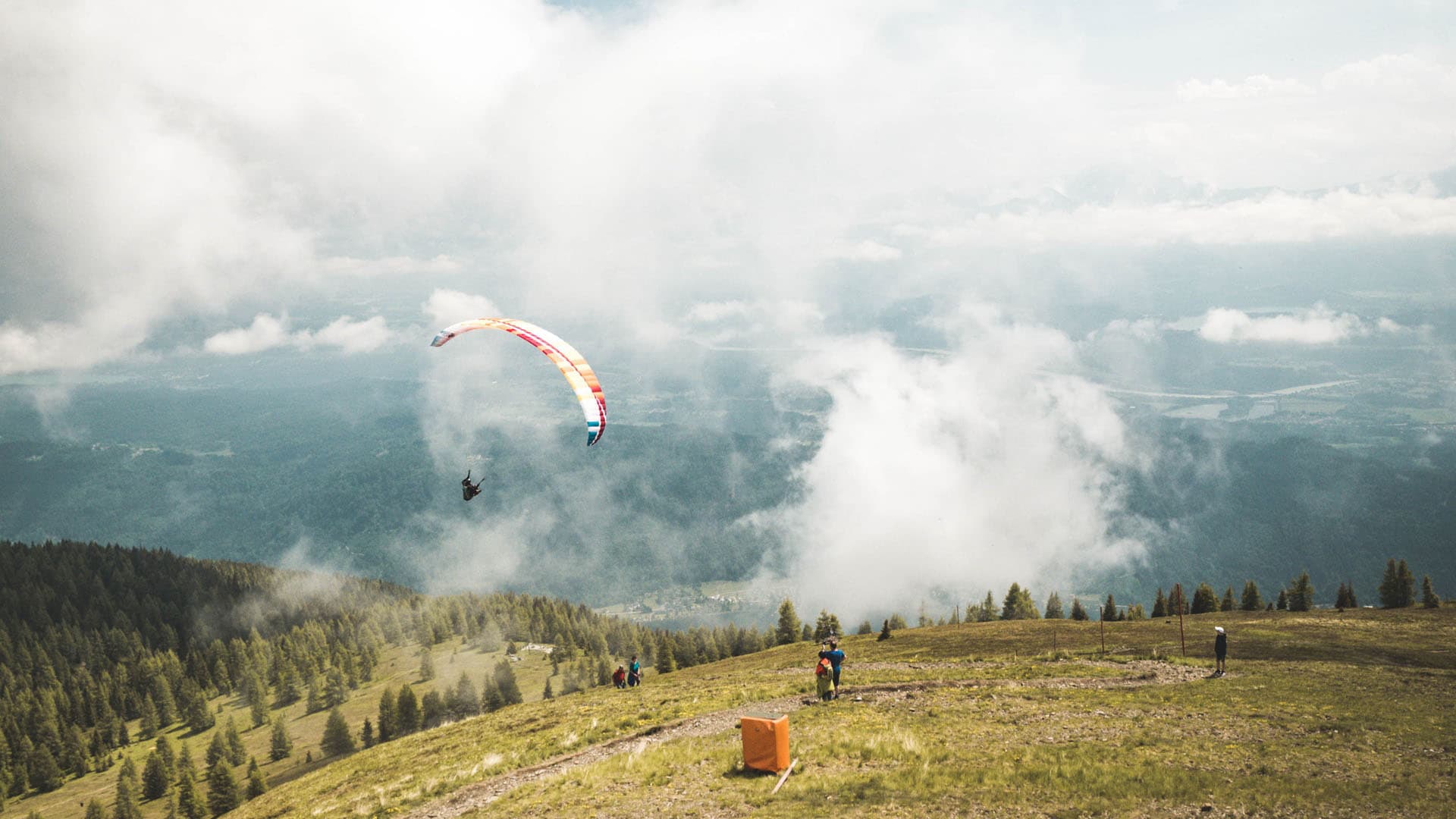 Photo by Johannes Rapprich. Парашютист